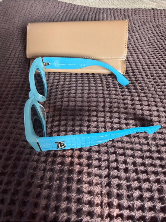 Burberry Meadow Blue Cat Eye Sunglasses, Retro Style, Luxury main image 4